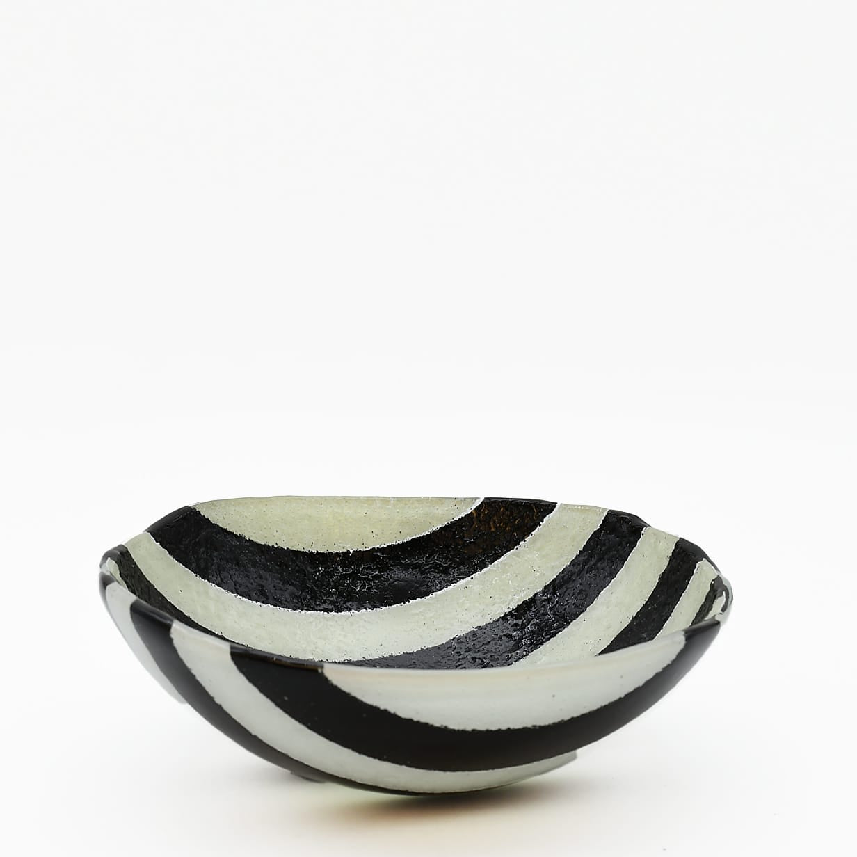 luisa-paix-o-marinha-grande-saladier-verre-noir-20cm-artisanal image 1