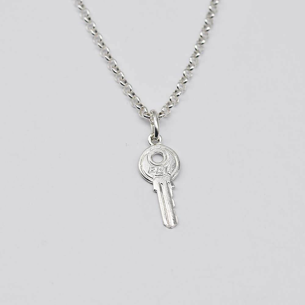 luisa-paix-o-chave-da-felicidade-charm-argent-cl image 2