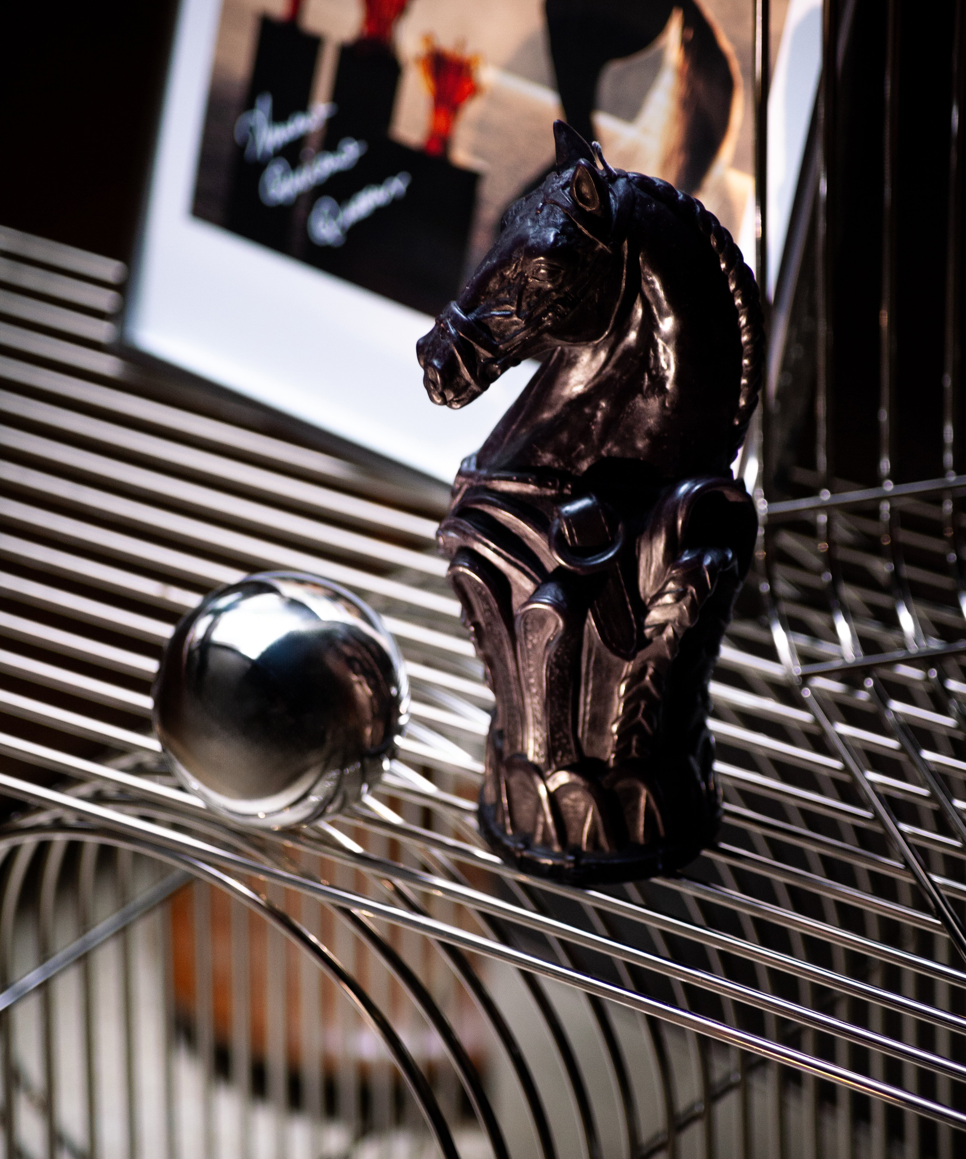 daum-r-ve-equestre-bougie-sculpt-e-cavalier-chec-noire image 2