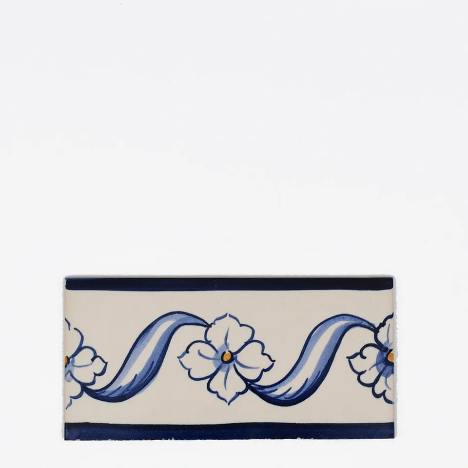 luisa-paix-o-frise-azulejo-15x7-5cm-fa-ence-peinte-main image 1