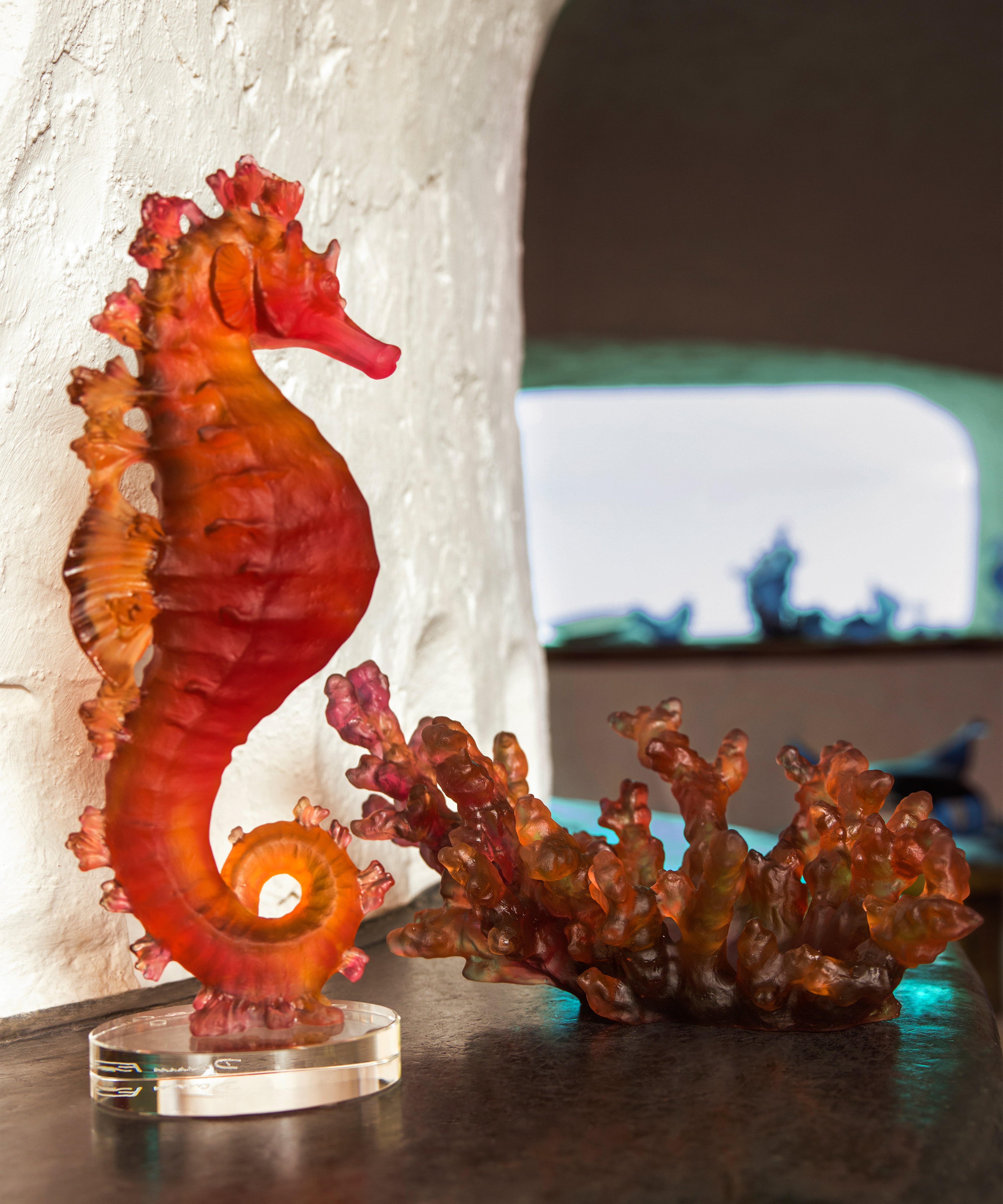daum-mer-de-corail-hippocampe-sculpture-ambre-rouge image 4