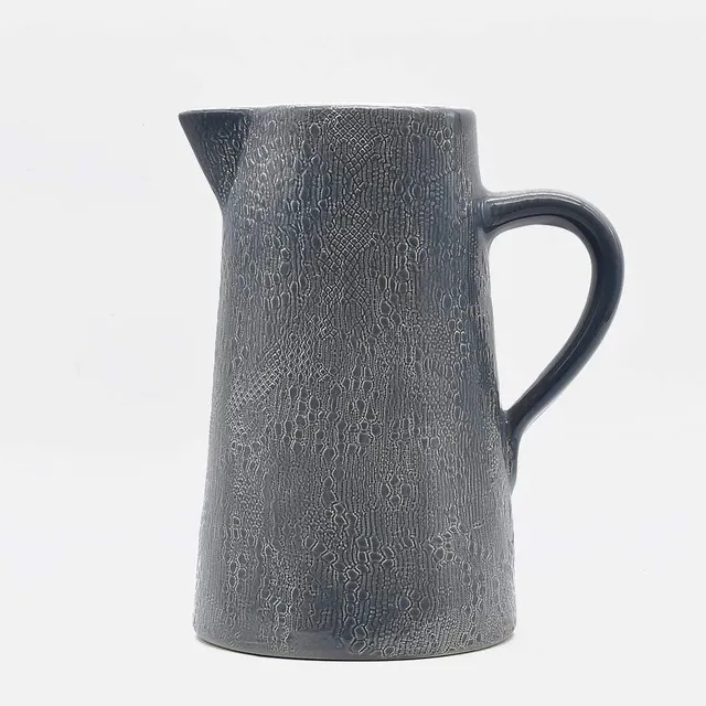 luisa-paix-o-renda-carafe-en-c-ramique-bleue-23-cm image 1