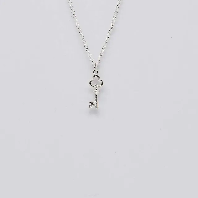 luisa-paix-o-bijoux-charm-cl-saint-pierre-argent-925-2cm image 1