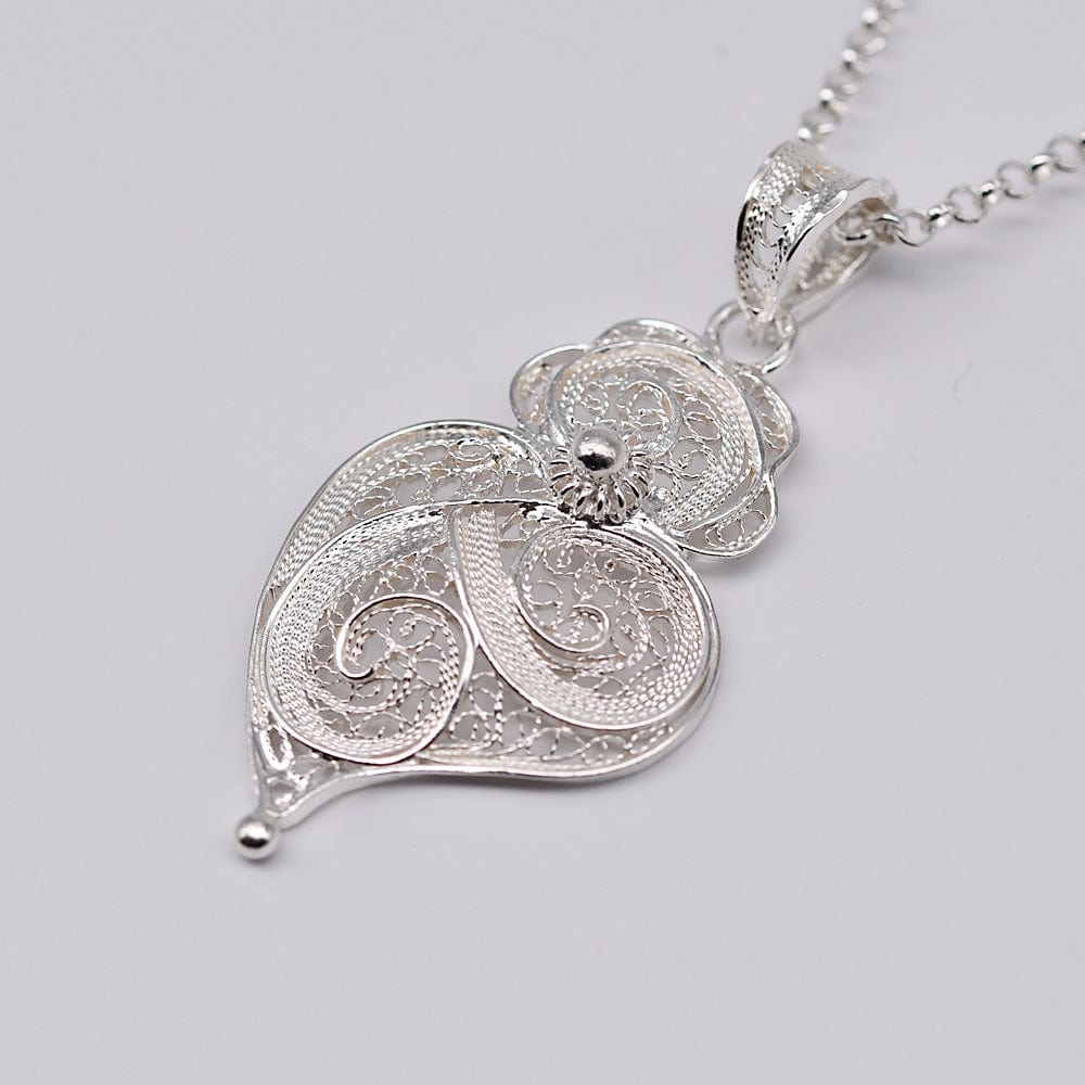 luisa-paix-o-bijoux-du-portugal-cora-o-de-viana-pendentif-argent-3-5-cm image 3