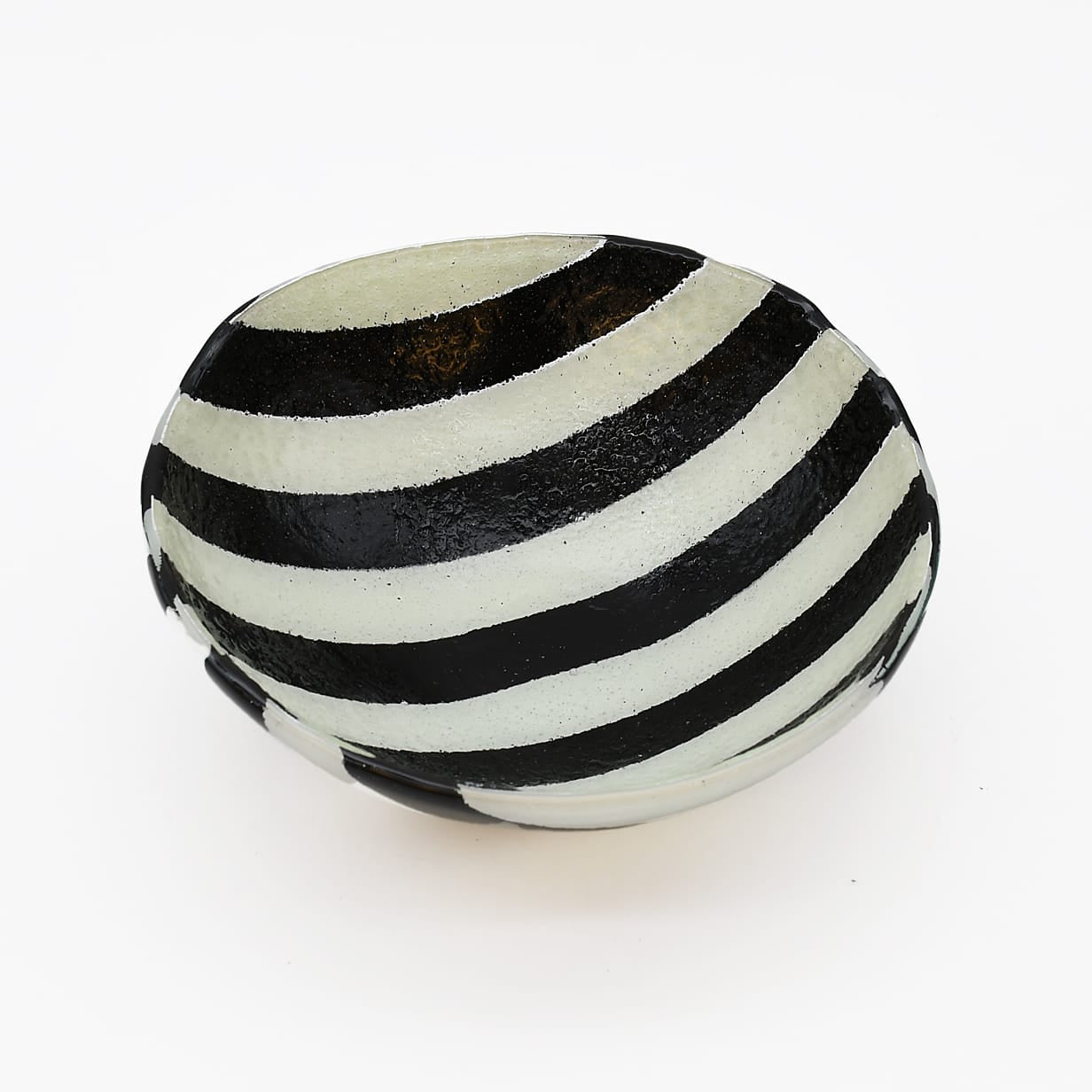 luisa-paix-o-marinha-grande-saladier-verre-noir-20cm-artisanal image 4