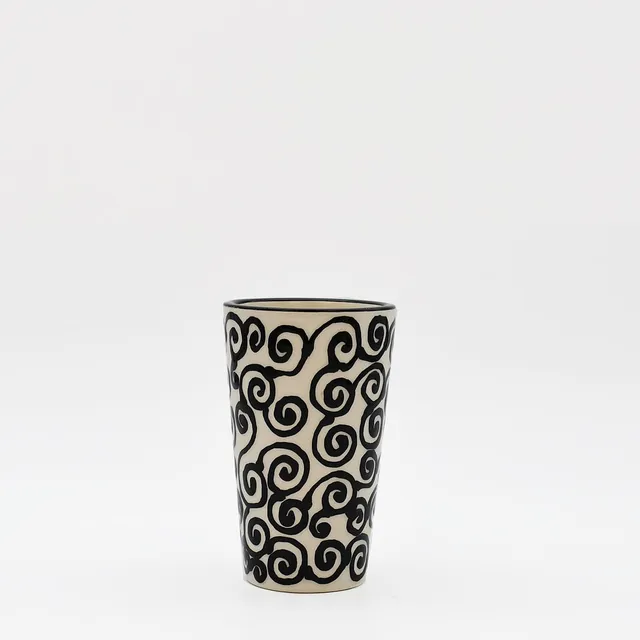 luisa-paix-o-redemoinho-mug-c-ramique-30-cl-noir-spirale image 1