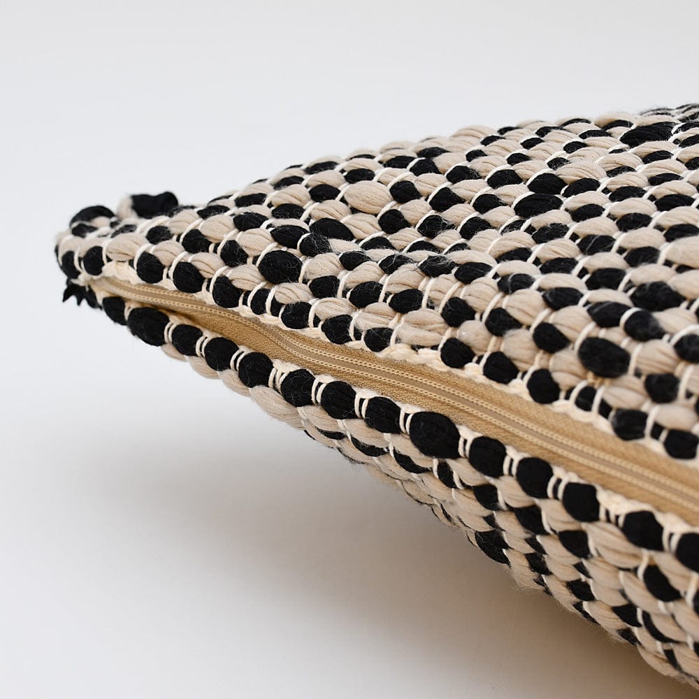 luisa-paix-o-housse-de-coussin-fibres-recycl-es-noir-40x40cm image 4