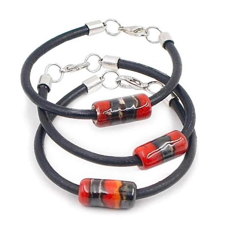 luisa-paix-o-bijoux-du-portugal-bracelet-c-ramique-cuir-noir-rouge image 1