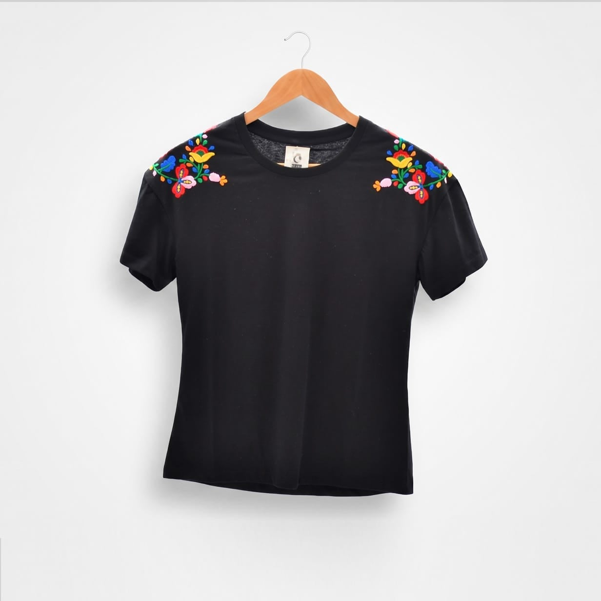 luisa-paix-o-viana-tee-shirt-coton-noir-brod-main image 1