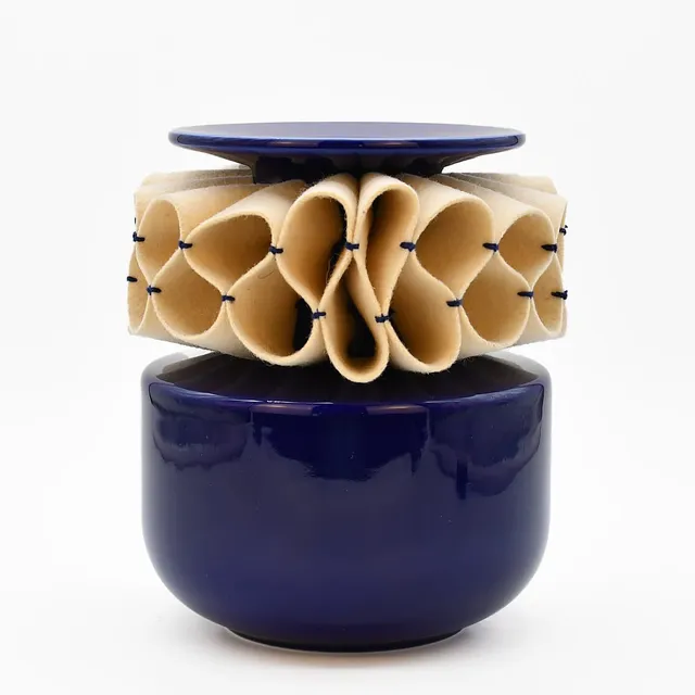luisa-paix-o-a-jarra-de-rufos-vase-c-ramique-bleu-20cm image 1