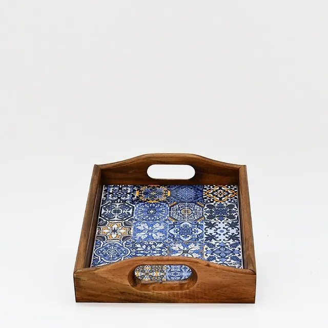 luisa-paix-o-vaisselle-portugaise-plateau-azulejos-rectangulaire-bois image 1