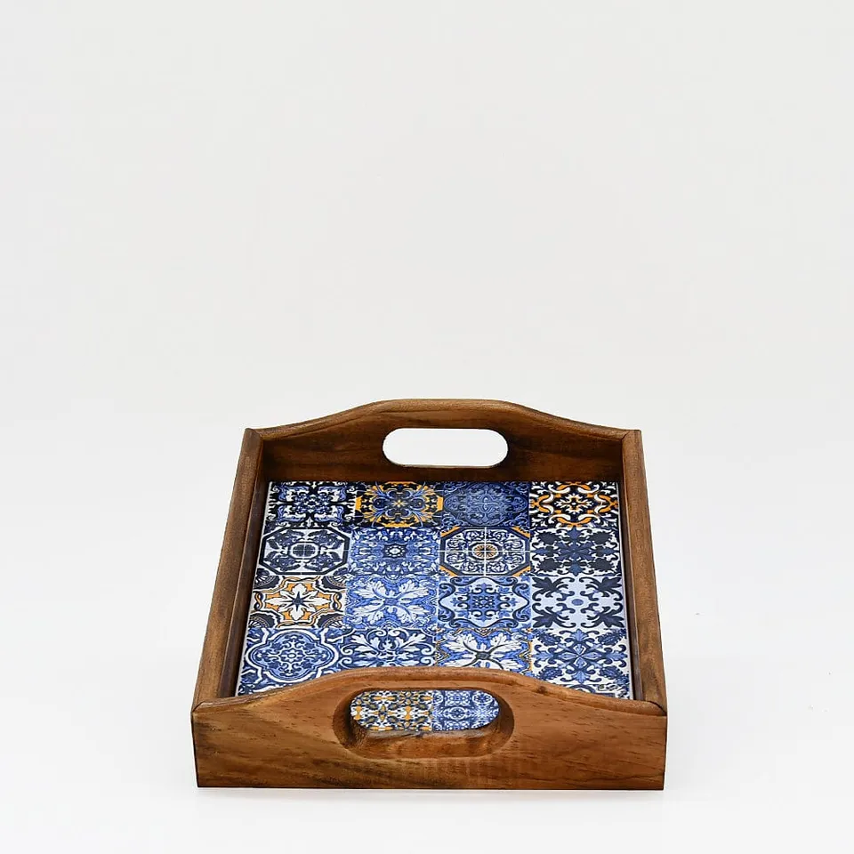 luisa-paix-o-vaisselle-portugaise-plateau-azulejos-rectangulaire-bois image 1
