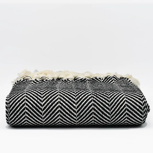 luisa-paix-o-chevrons-plaid-coton-noir-200x135-cm image 1