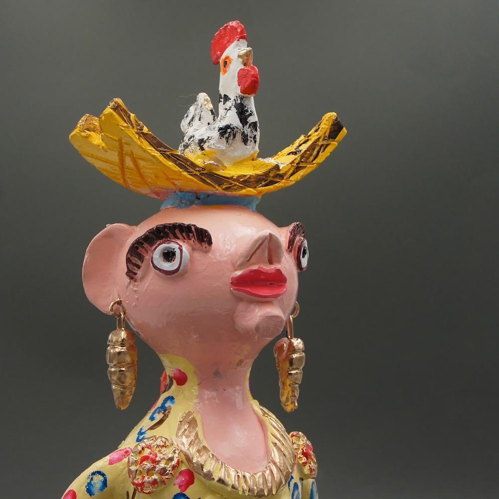 luisa-paix-o-boneca-com-pr-s-pio-40-cm-figurine-j-lia-c-ta image 5