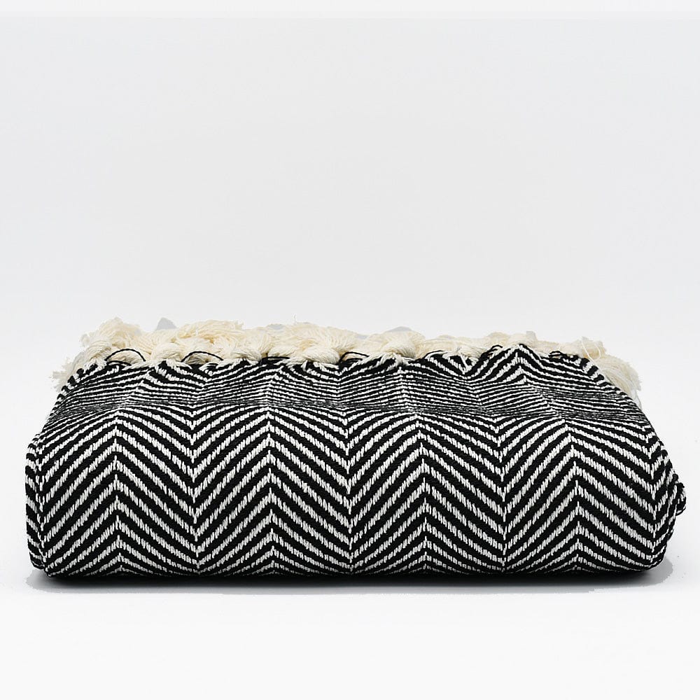 luisa-paix-o-chevrons-plaid-coton-noir-200x135-cm image 1