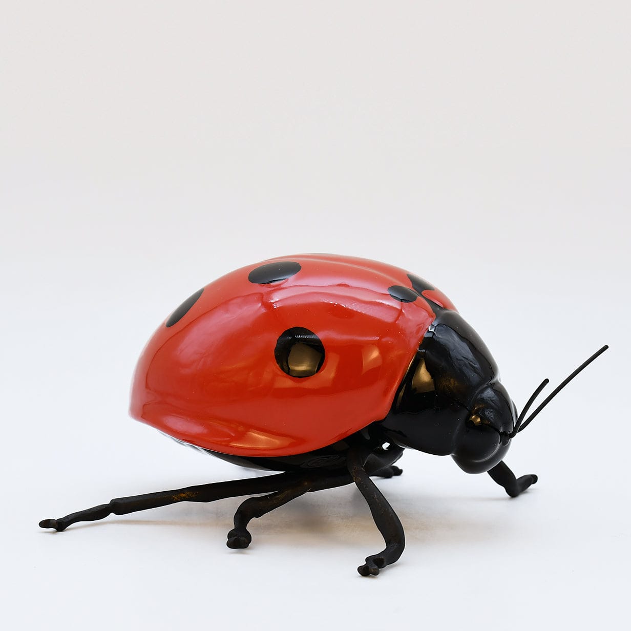 luisa-paix-o-joaninha-coccinelle-c-ramique-laiton-16-cm image 1