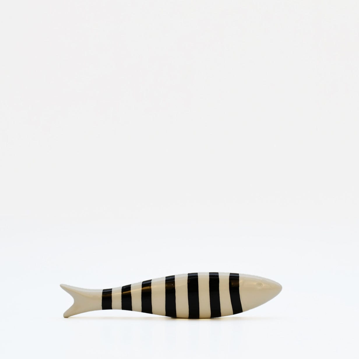 luisa-paix-o-sardine-d-co-c-ramique-noire-15x3cm image 1