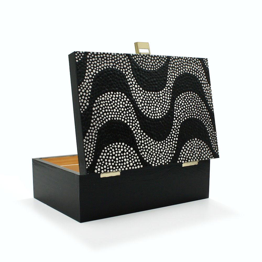 luisa-paix-o-cal-ada-coffret-bois-peint-8-compartiments image 3