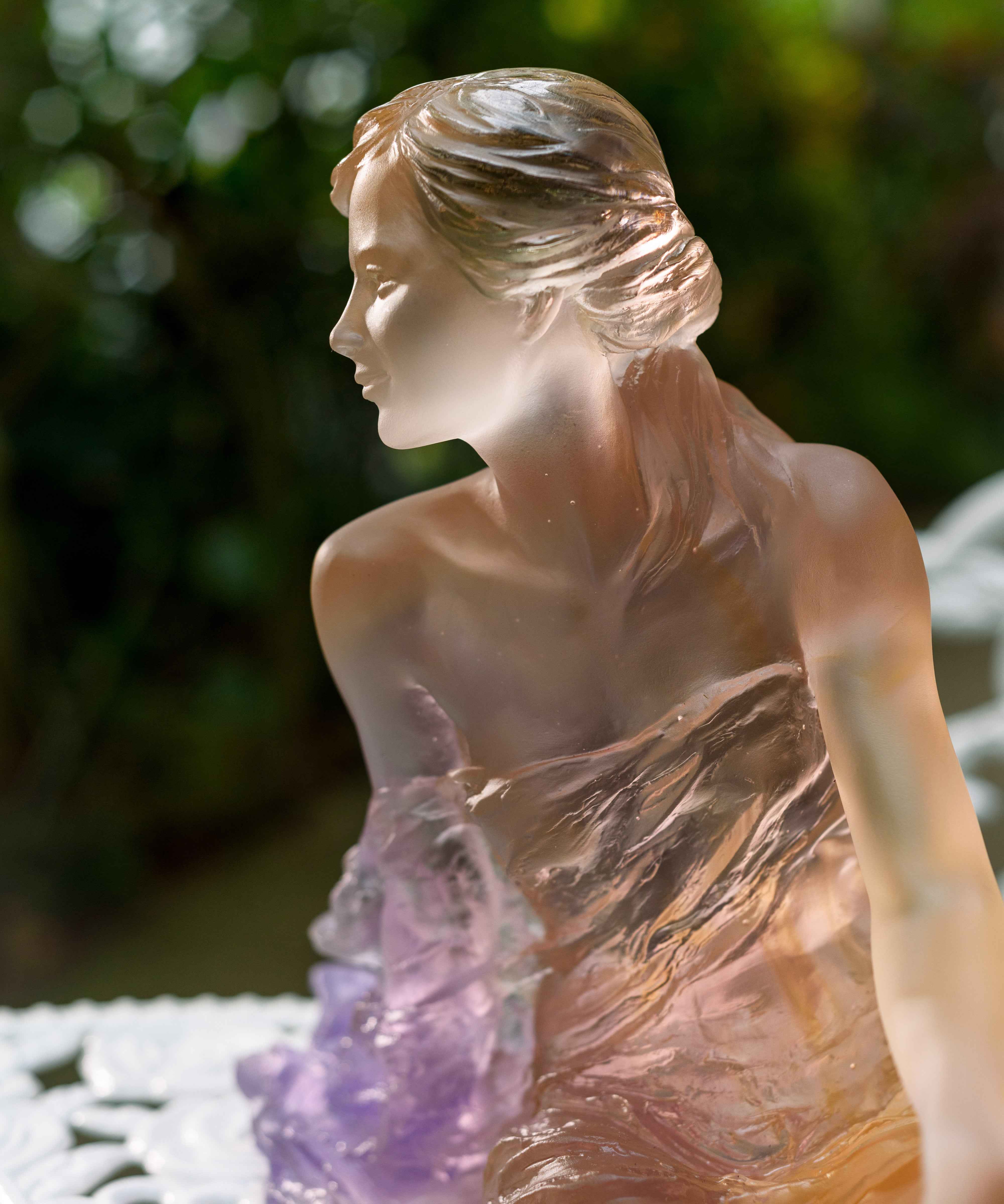daum-art-cristal-vent-l-ger-ambre-rose-sculpture-femme-luo-li-rong image 4
