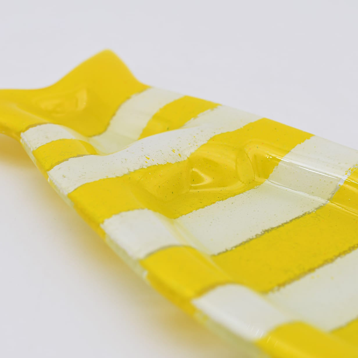luisa-paix-o-vaisselle-portugaise-coupe-olive-verre-jaune-sardine-23-cm image 4