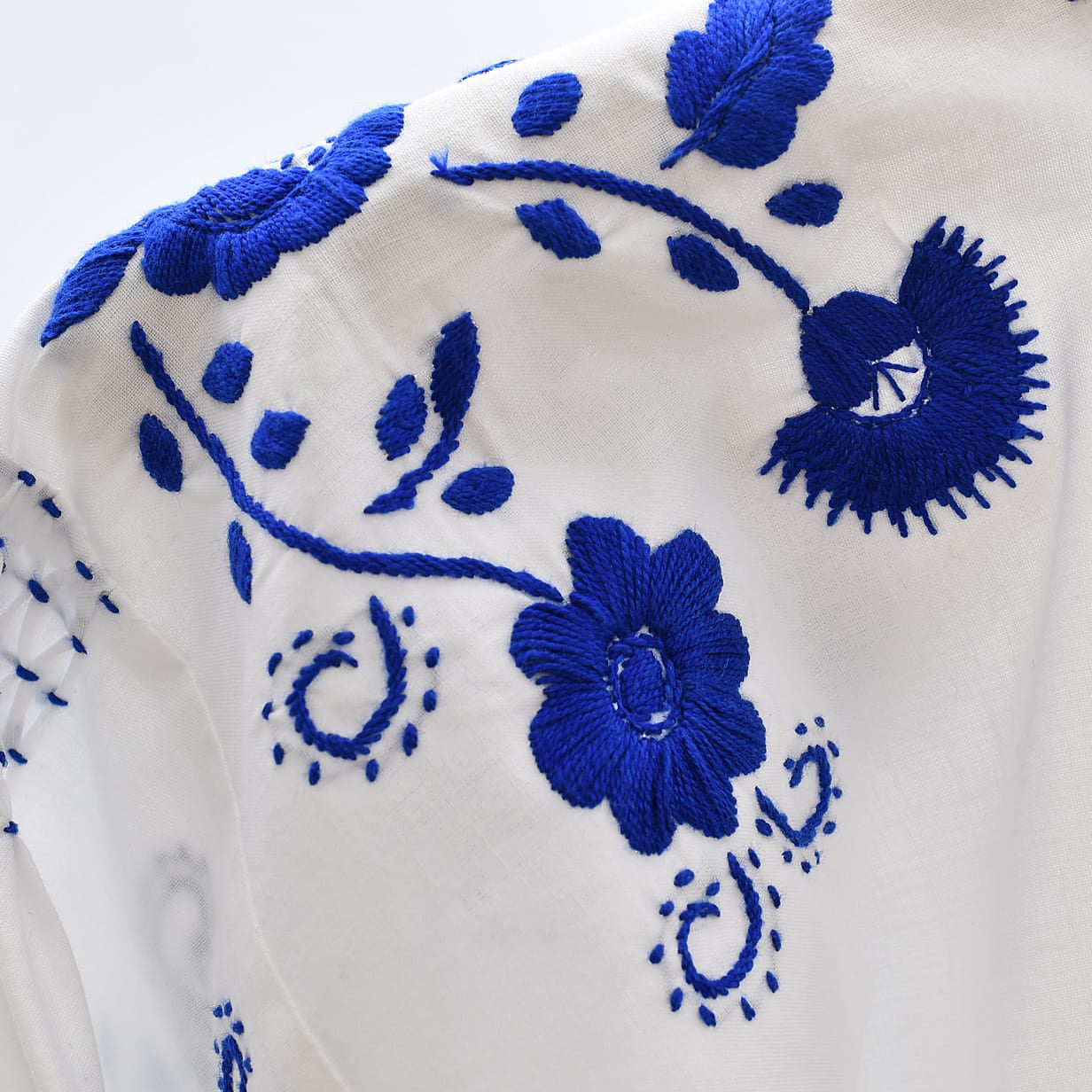 luisa-paix-o-viana-blouse-brod-e-main-bleu-cobalt image 3