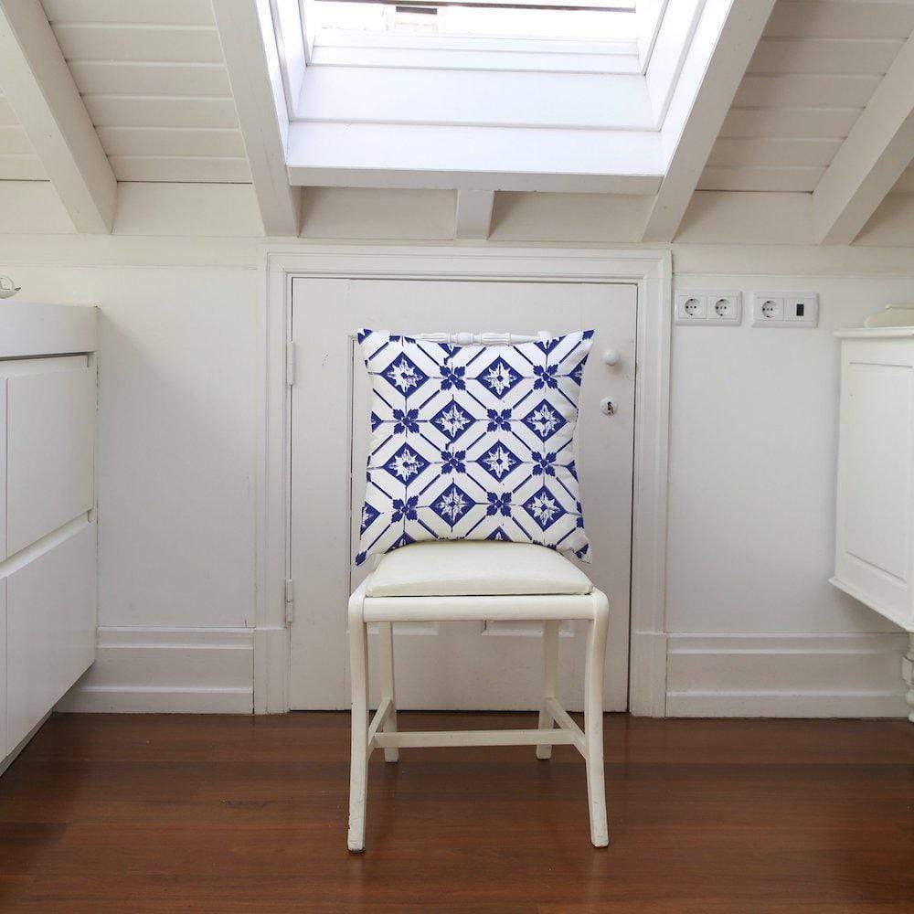 luisa-paix-o-azulejos-housse-de-coussin-50x50-coton-blanc image 5