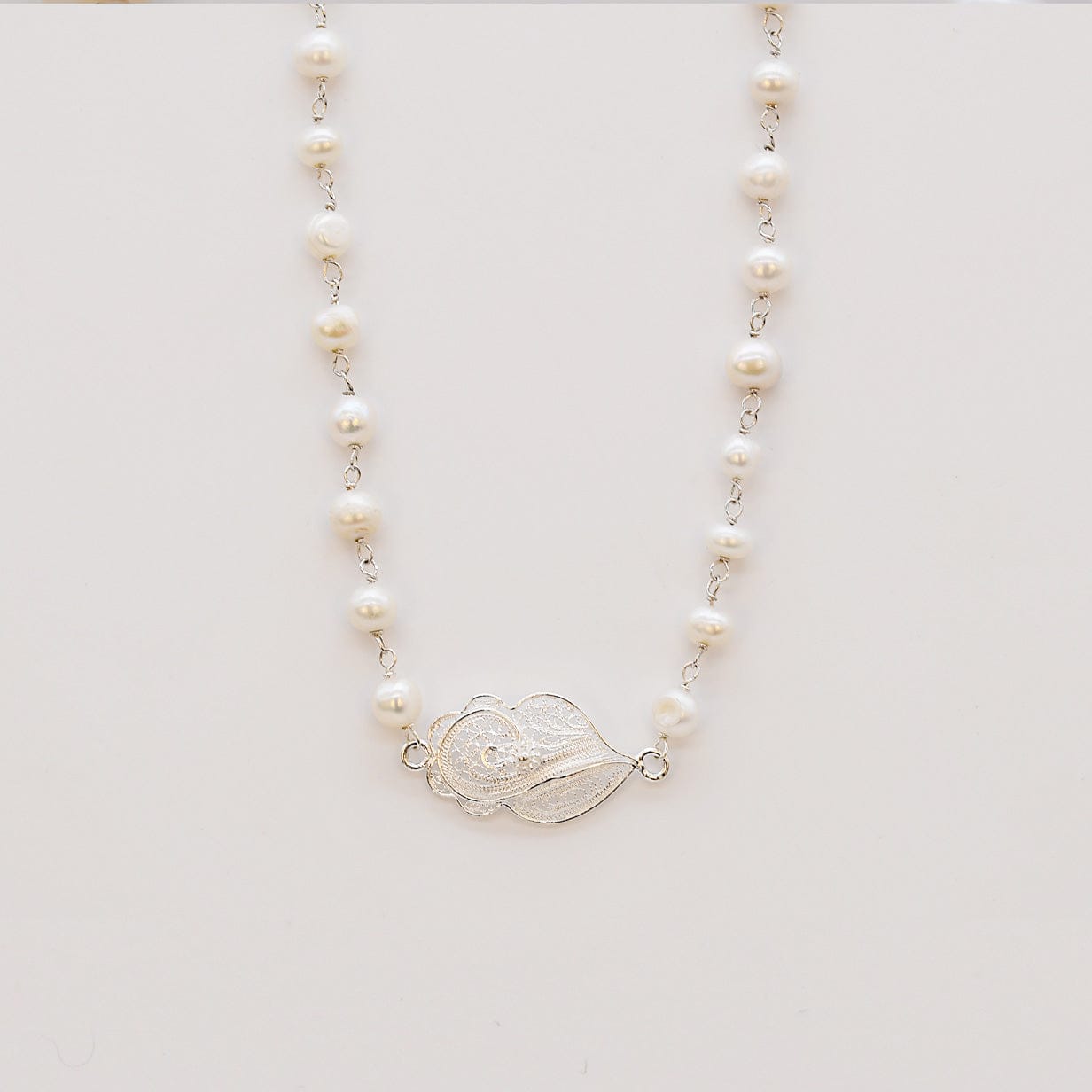 luisa-paix-o-cora-o-viana-collier-perles-dor-44-cm image 1