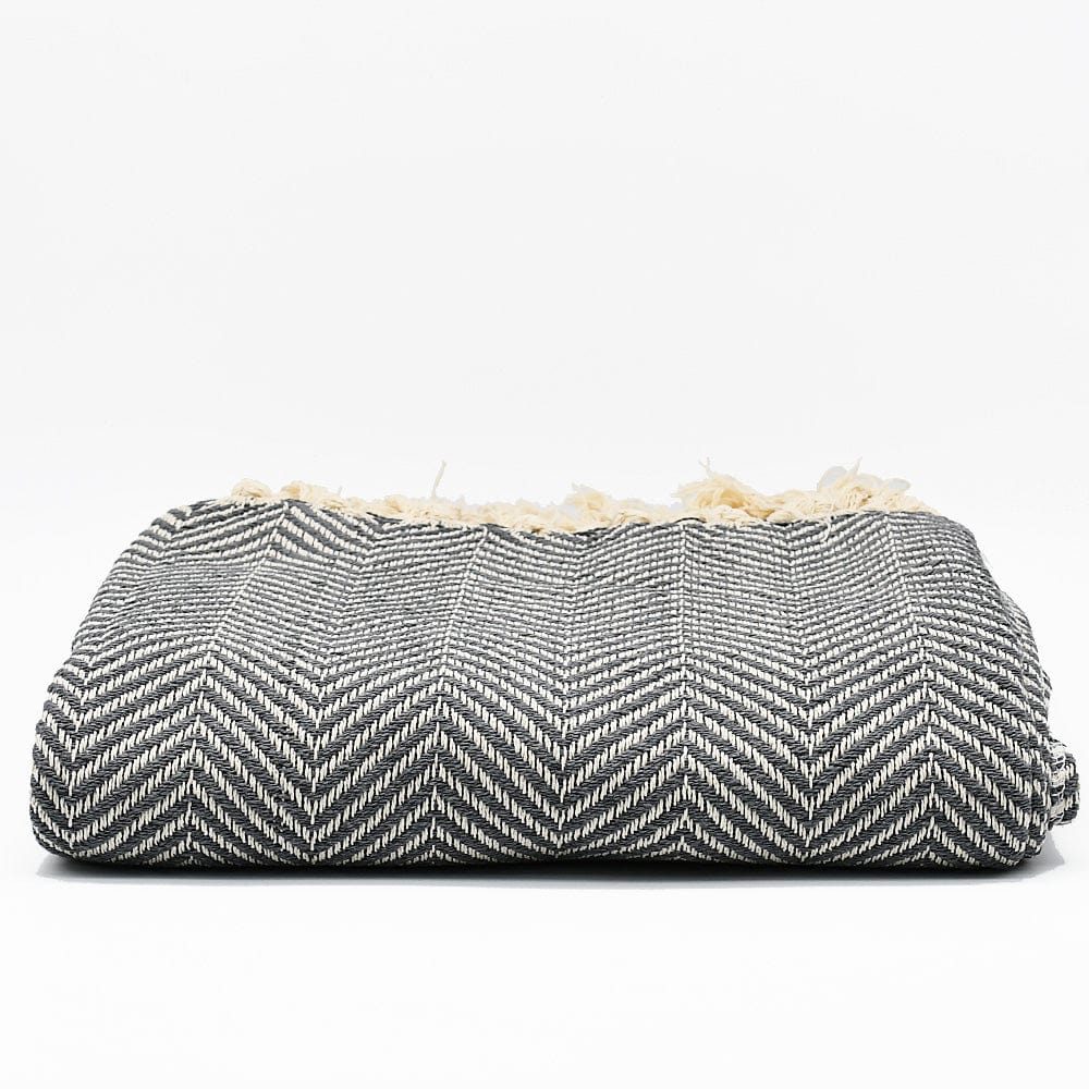 luisa-paix-o-chevrons-plaid-coton-gris-moyen-200x135cm image 1