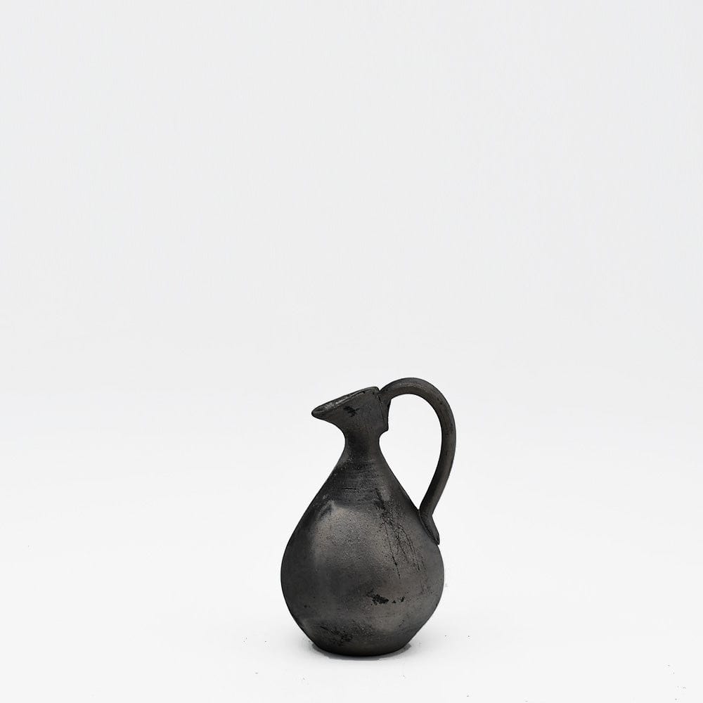 luisa-paix-o-bisalh-es-petite-carafe-terre-cuite-noire-16cm image 1
