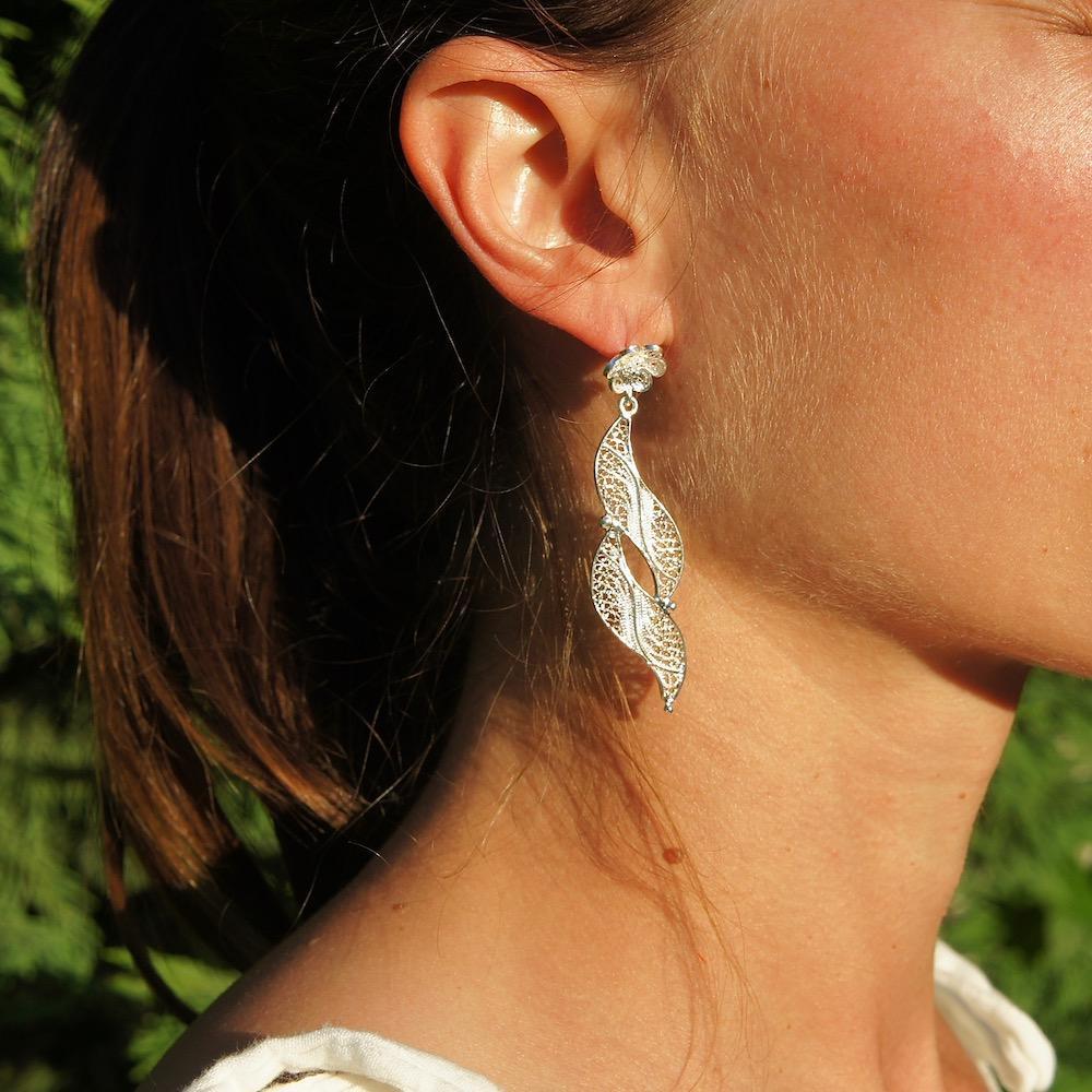 luisa-paix-o-boucles-d-oreille-filigrane-dor-6-5-cm image 4