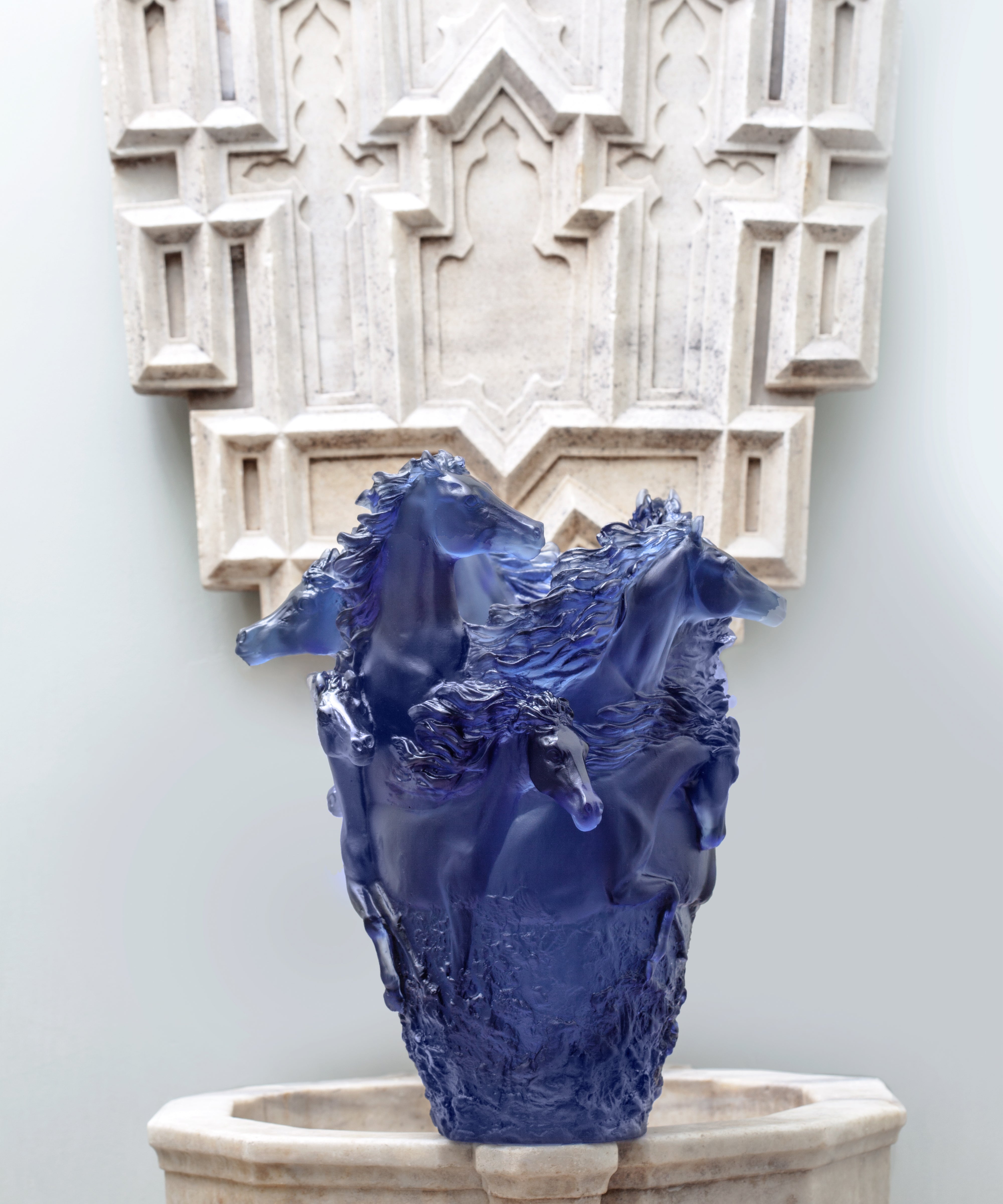daum-univers-animalier-cavalcade-vase-bleu image 2