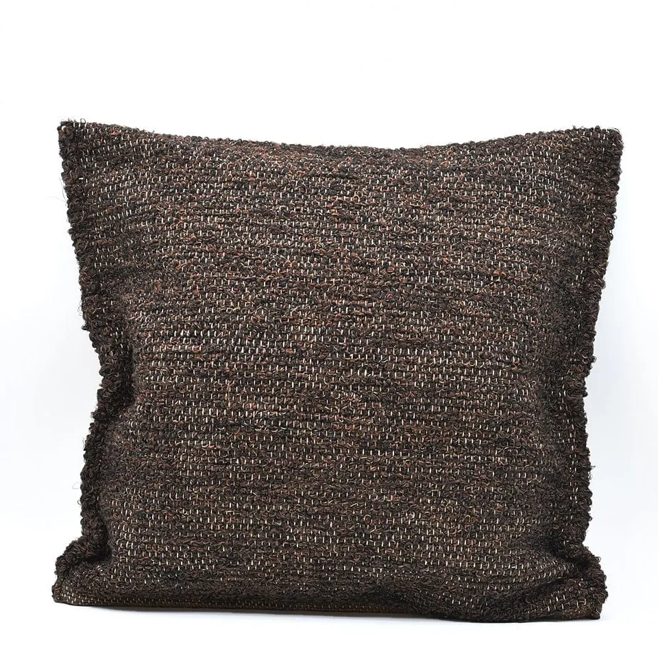 luisa-paix-o-housse-de-coussin-60x60-marron-artisanale image 1