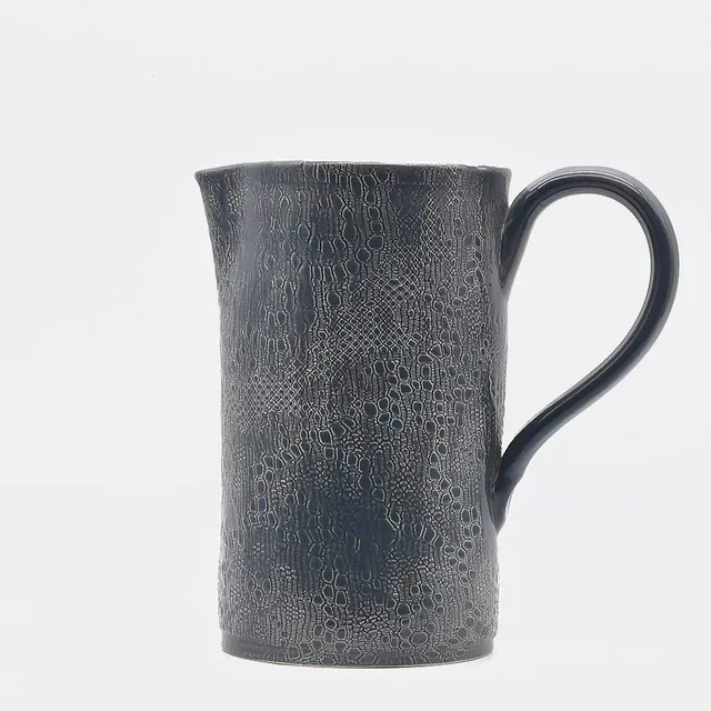 luisa-paix-o-vaisselle-portugaise-carafe-renda-bleue-19-cm image 1