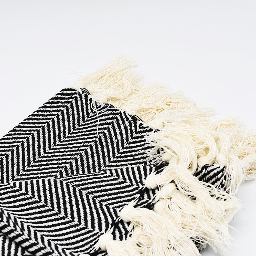 luisa-paix-o-chevrons-plaid-coton-noir-200x135-cm image 3