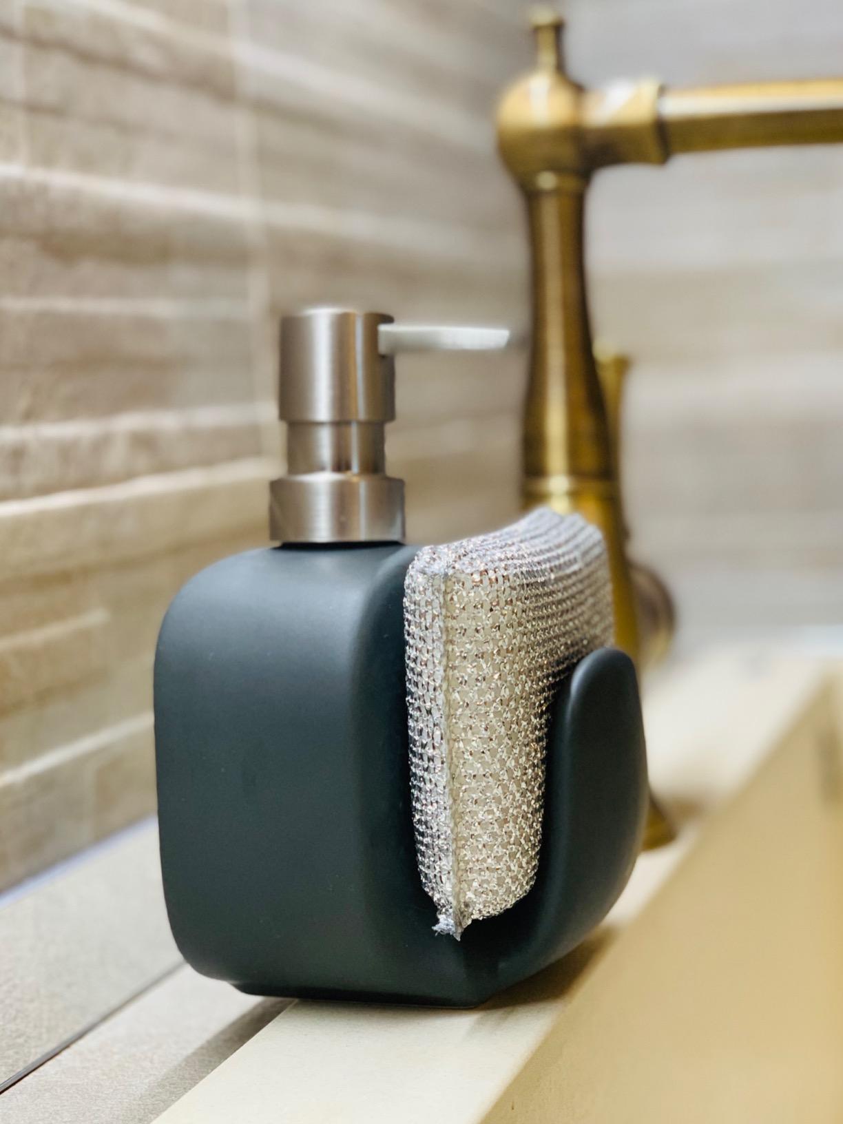 Stable sur le lavabo