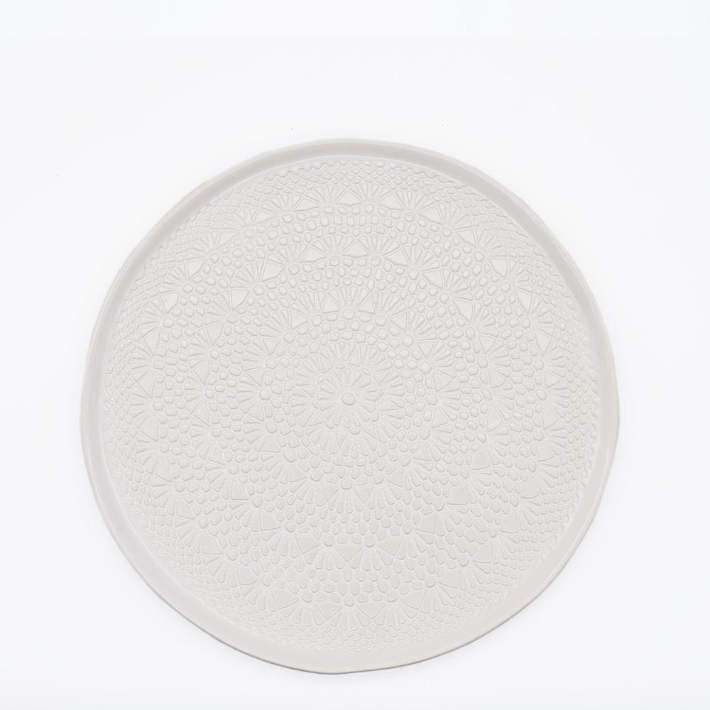 luisa-paix-o-carimbada-assiette-blanche-27-cm-artisanale image 1