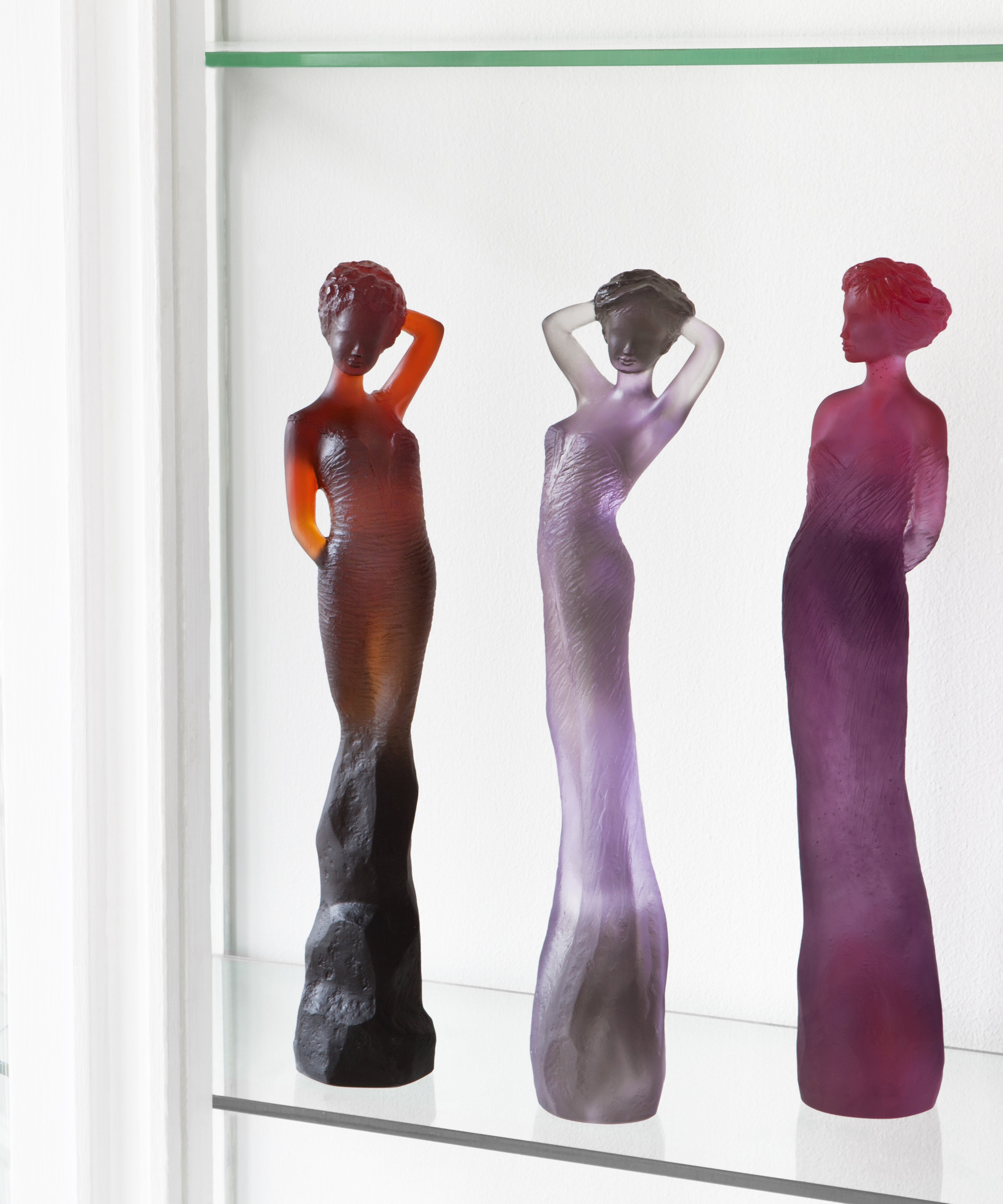 daum-margot-sculpture-femme-cristal-rouge-violette-375ex image 2