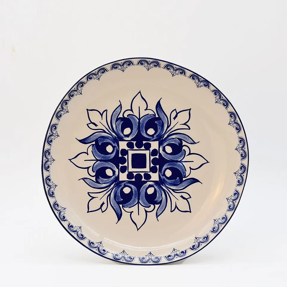 luisa-paix-o-bras-o-assiette-c-ramique-bleue-27cm-lave-vaisselle image 1