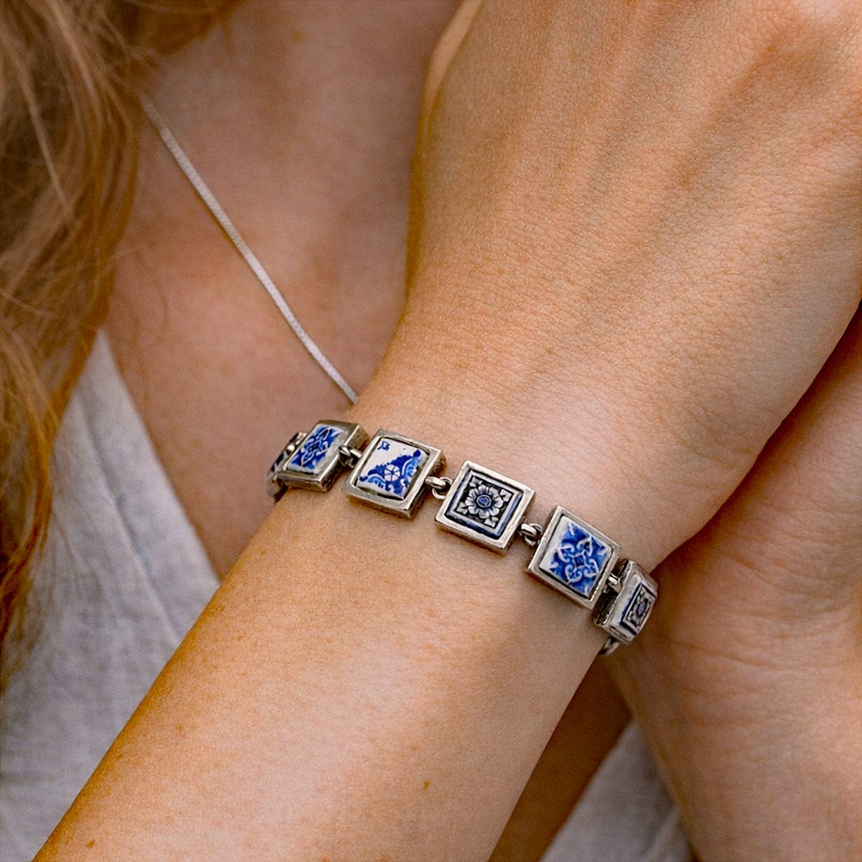 luisa-paix-o-bracelet-azulejos-bijou-c-ramique-bleu image 3