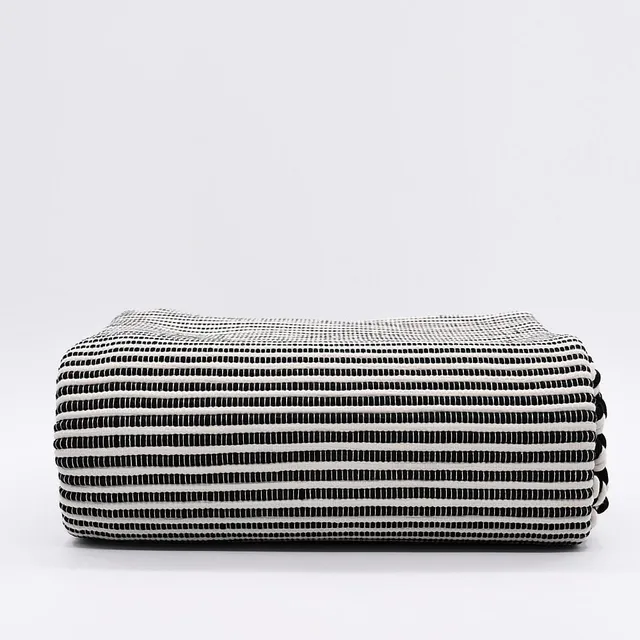 luisa-paix-o-linge-tapis-artisanal-ray-noir-blanc-200x140 image 1