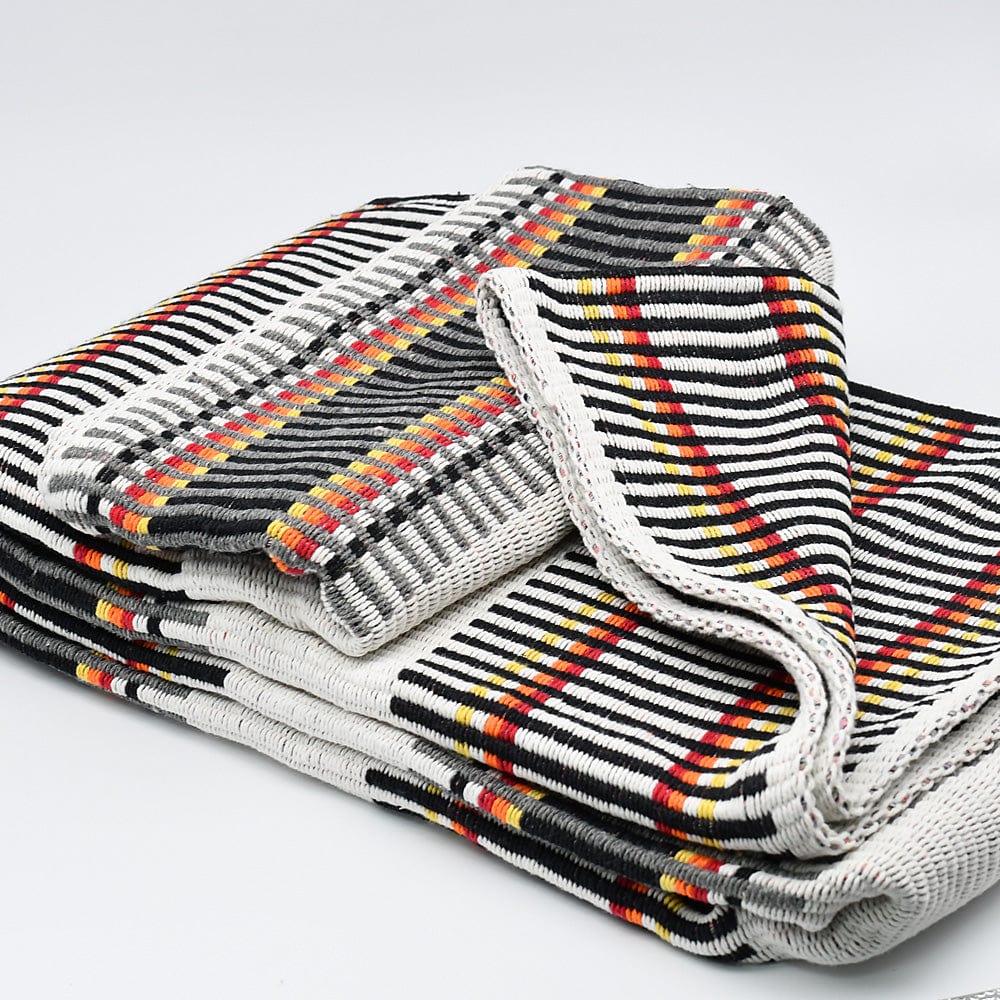 luisa-paix-o-manta-de-mira-de-aire-plaid-gris-bordeaux-200x140 image 3