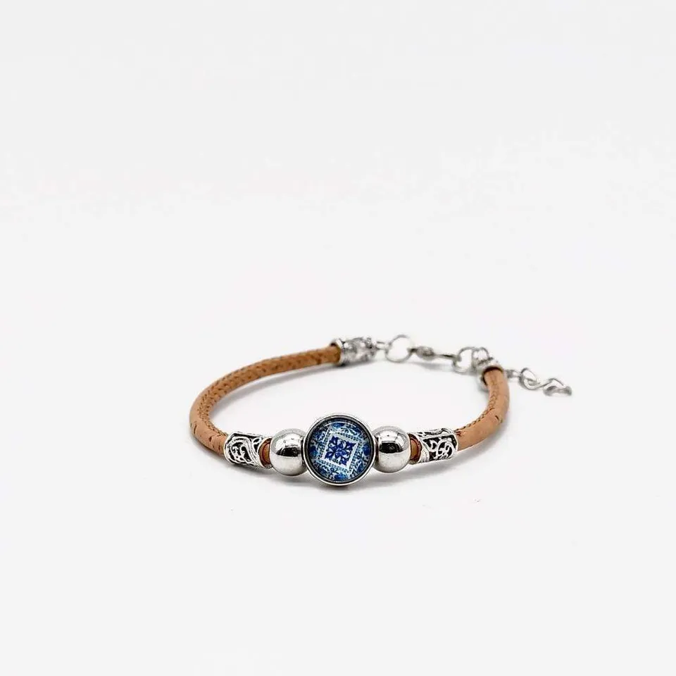 luisa-paix-o-bijoux-du-portugal-azulejo-bracelet-li-ge-bleu-clair image 1