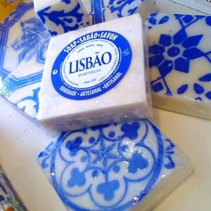 luisa-paix-o-lisboa-savon-artisanal-citron-azulejos-80g image 3