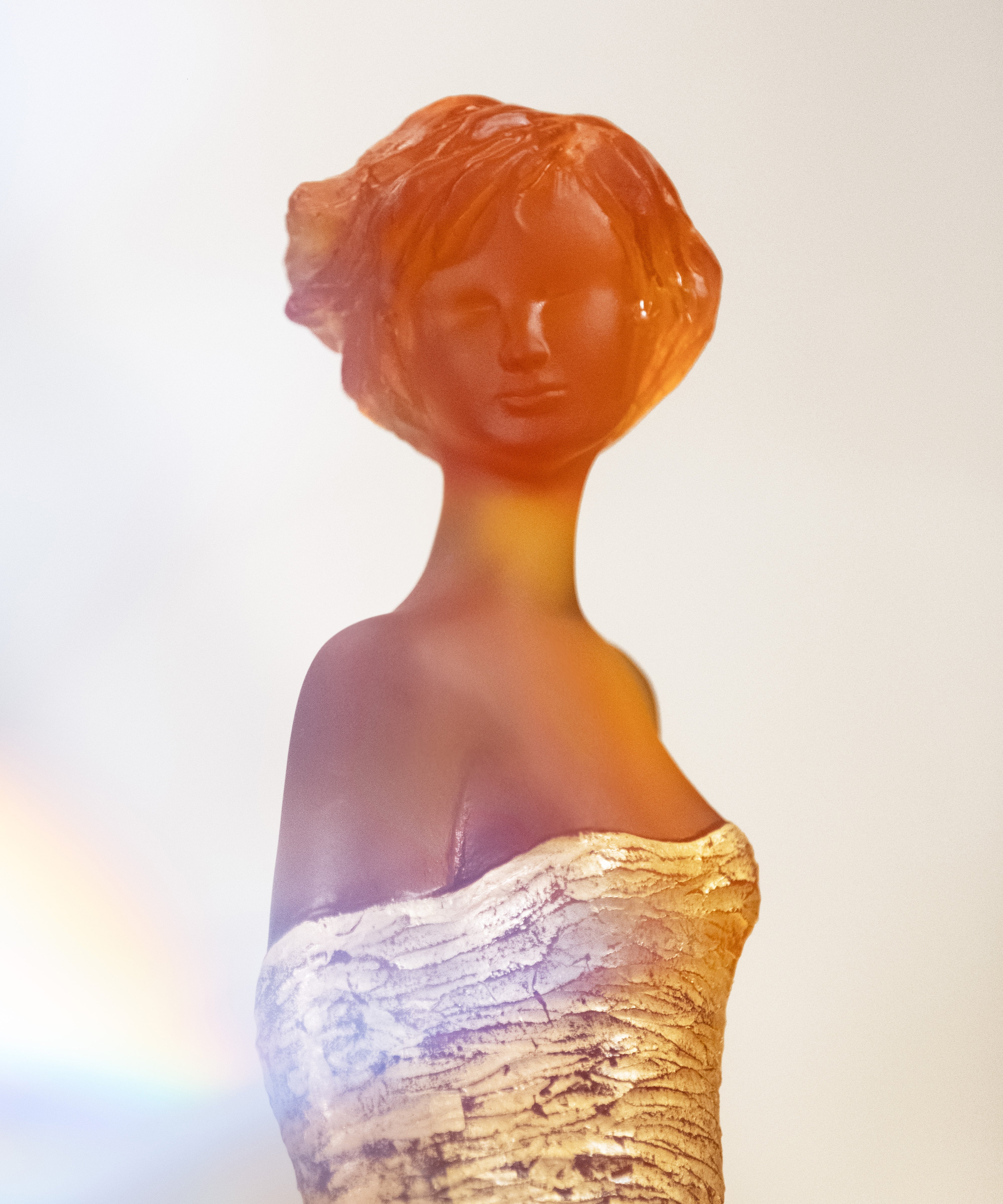 daum-univers-f-minin-galat-a-ambre-sculpture-femme image 4