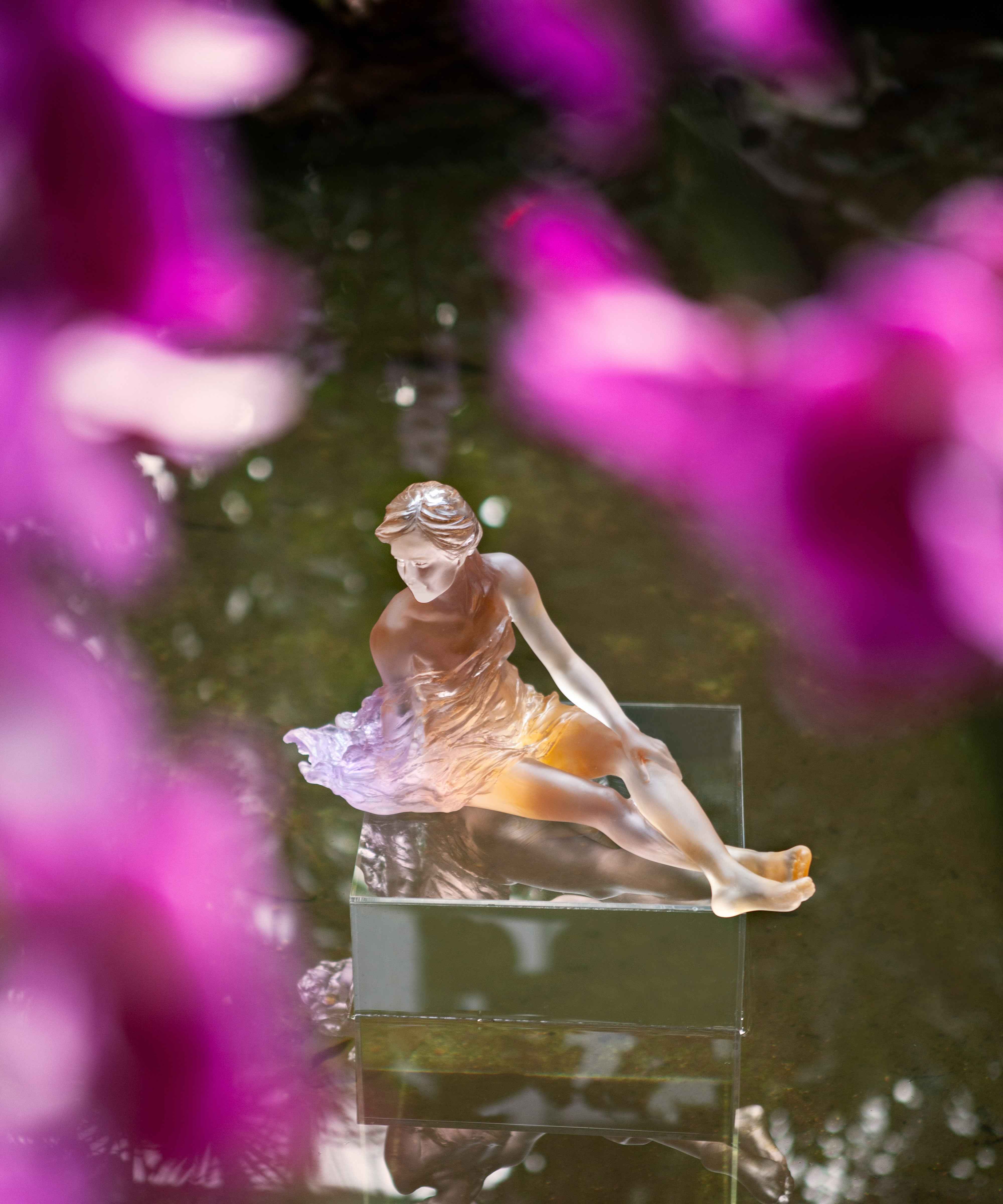 daum-art-cristal-vent-l-ger-ambre-rose-sculpture-femme-luo-li-rong image 6