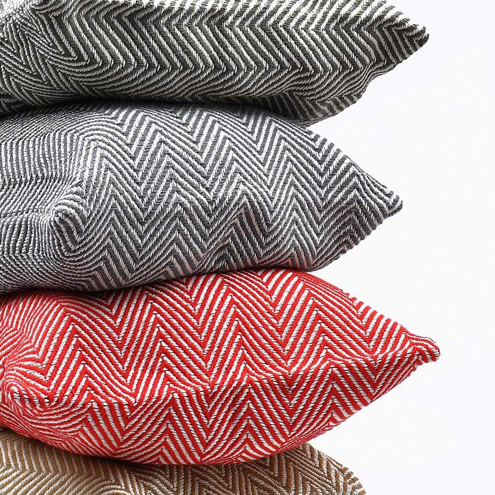 luisa-paix-o-chevrons-housse-de-coussin-50x50-gris image 4
