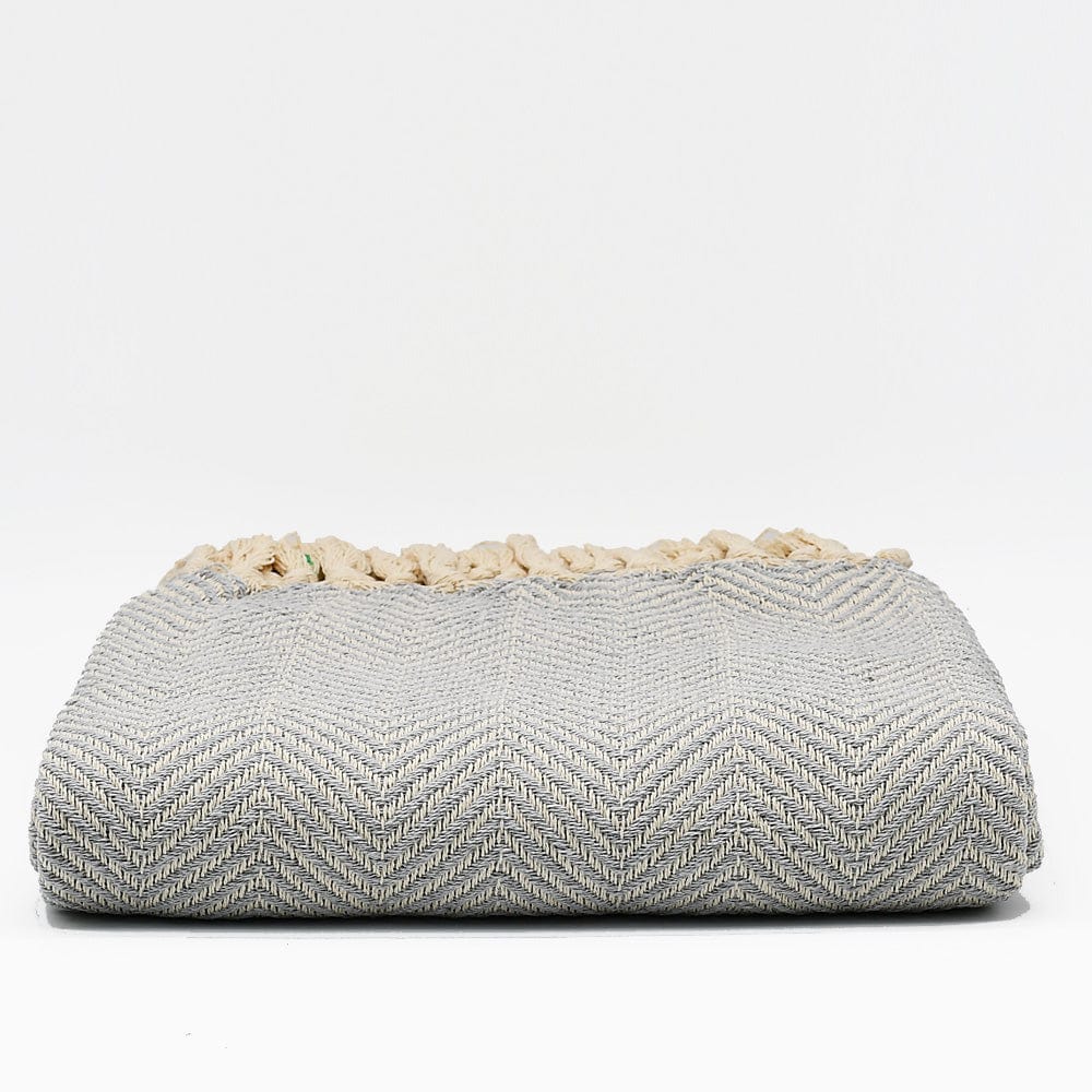 luisa-paix-o-linge-portugal-plaid-chevrons-gris-clair-200x135 image 1