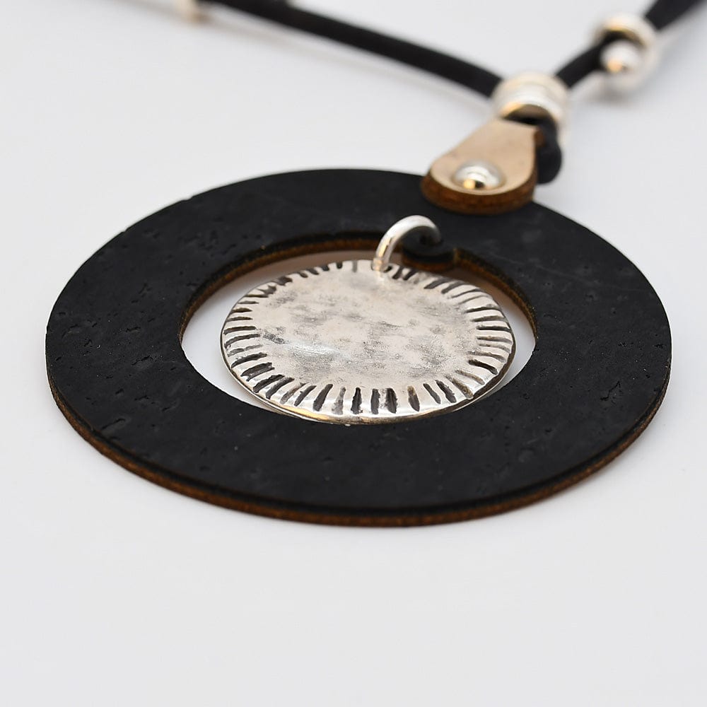 luisa-paix-o-bijoux-du-portugal-collier-coulissant-li-ge-noir-r-glable image 4