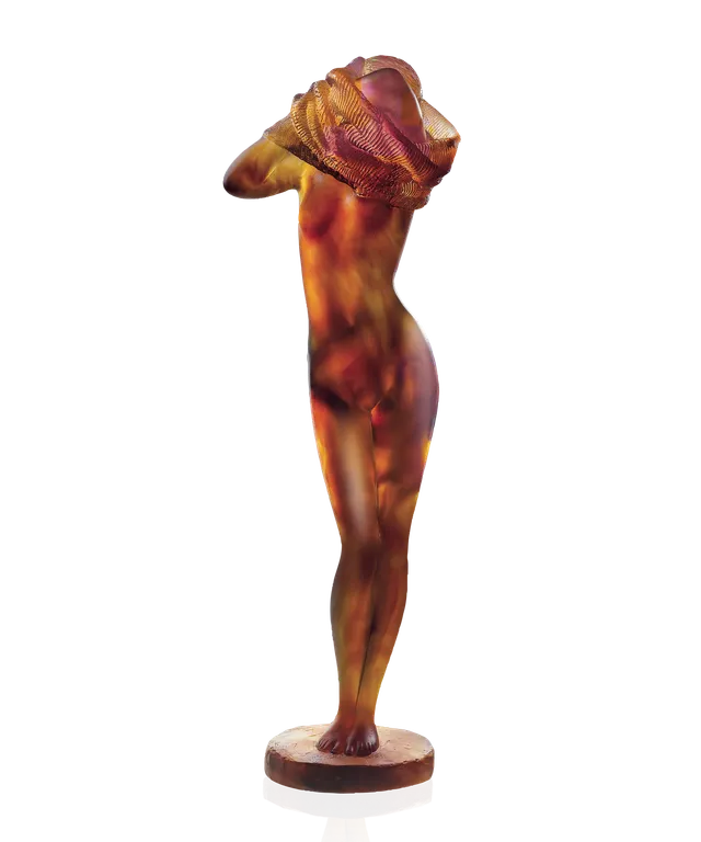 daum-femme-au-chandail-sculpture-ambre-rose-375ex image 1