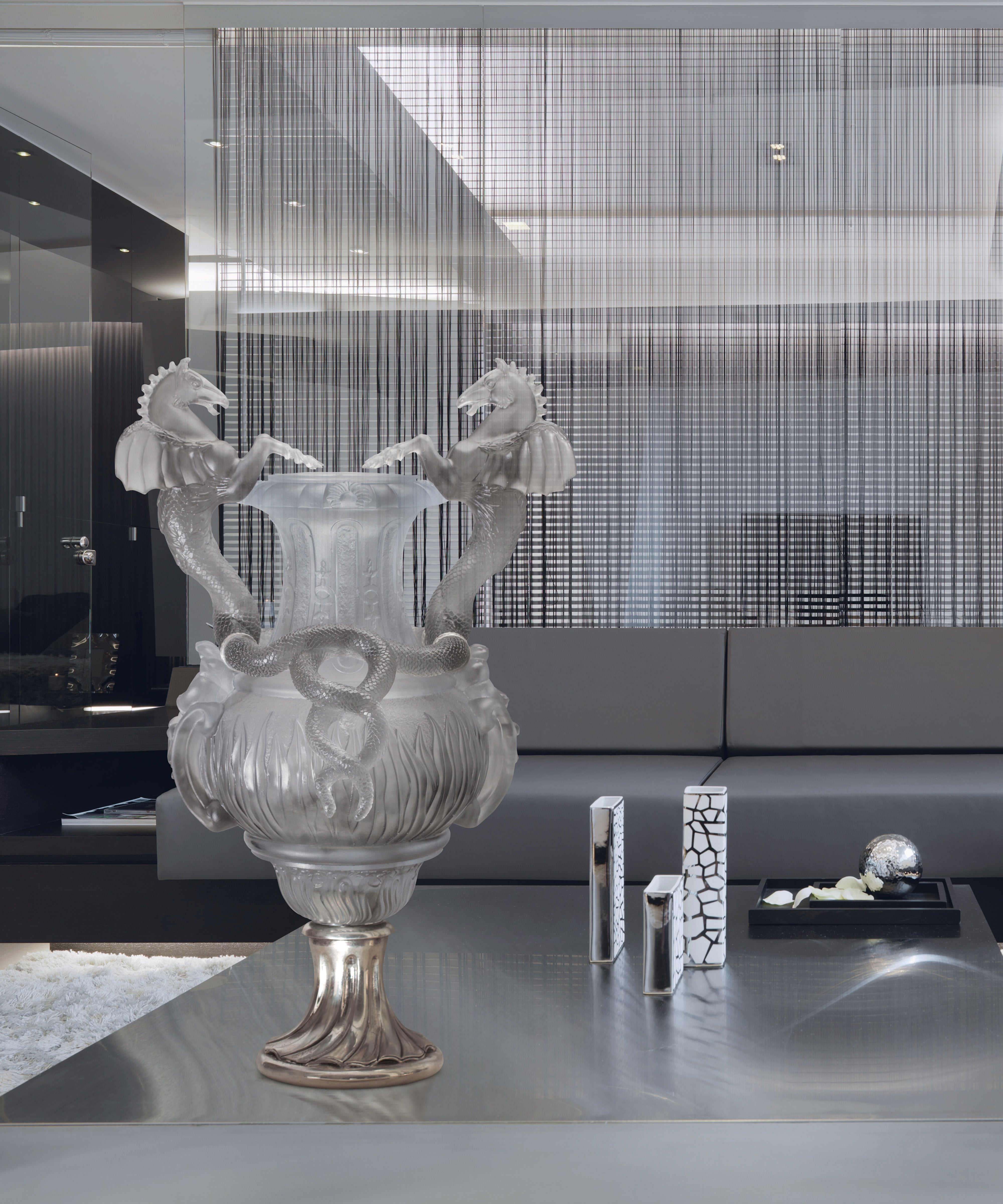 daum-chevaux-ail-s-vase-gris-dition-50-ex-cristal image 2